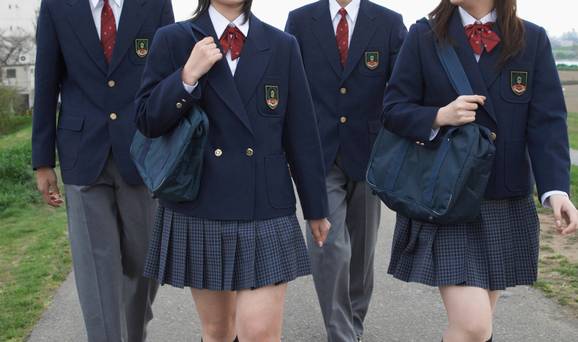 Escolas da Inglaterra banem uso de saias para não aborrecer alunos transgêneros