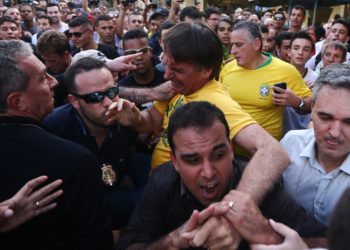 Bolsonaro foi socorrido pela Polícia Militar