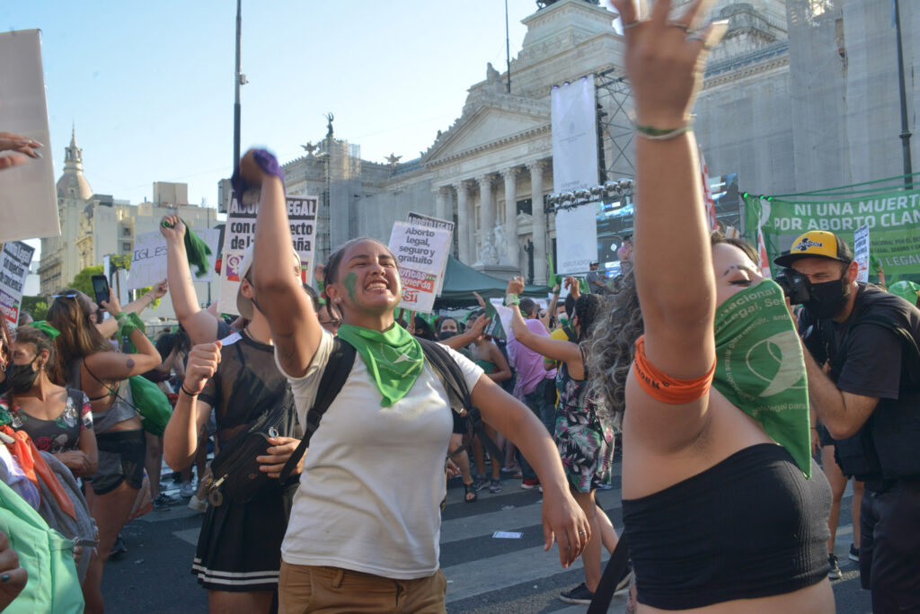 Saiba quem financiou a legalização do aborto na Argentina