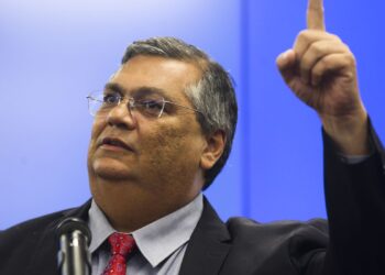 O ministro da Justiça e Segurança, Flávio Dino, fala à imprensa  no Palácio da Justiça